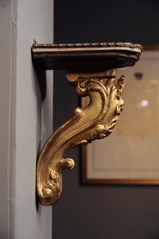 English Pair of 19th Century Giltwood Wall Bracket For Sale