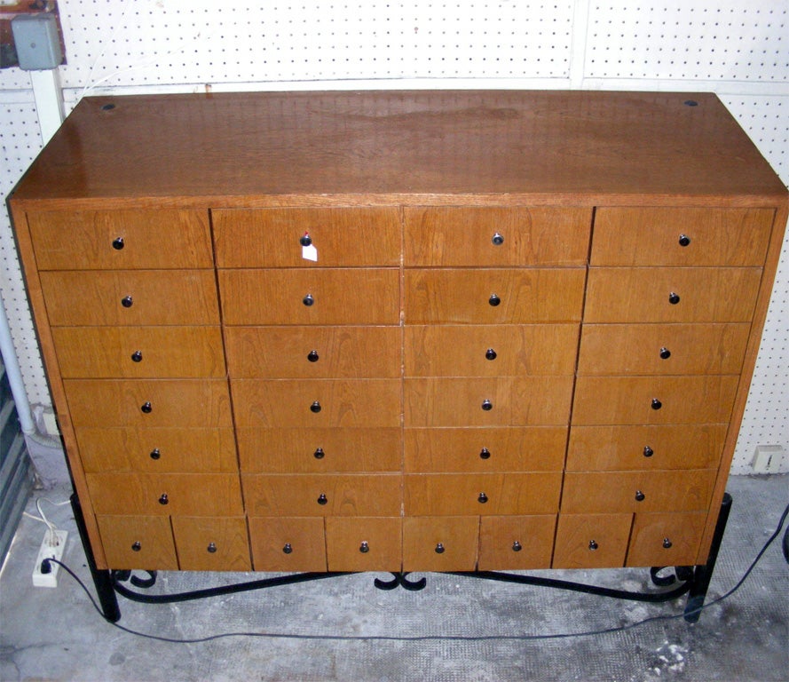 1970s display cabinet for silverware in walnut veneer. 32 drawers lined with felt of different colors. Metal base.