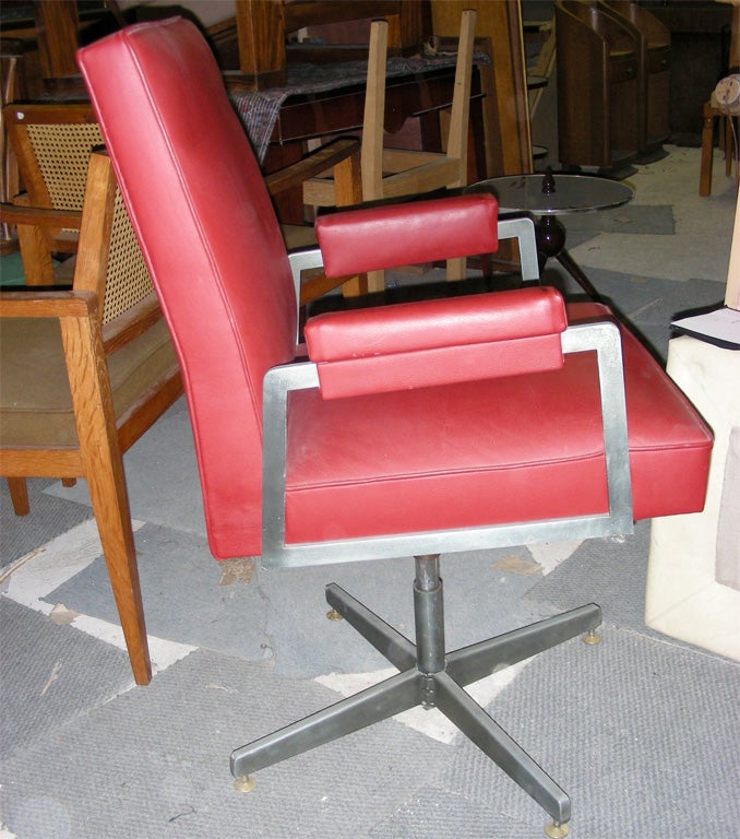 1950s Swiveling Armchair by Jules Leleu In Good Condition For Sale In Paris, ile de france