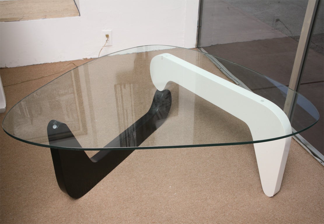 This is a graceful organic Noguchi coffee table lacquered in black and white. Beautiful element in home or office.