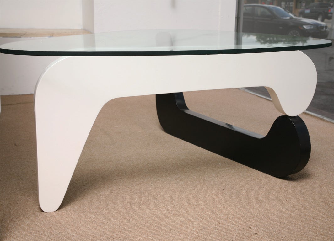 Mid-20th Century Lacquered Decorator Noguchi Coffee Table For Sale