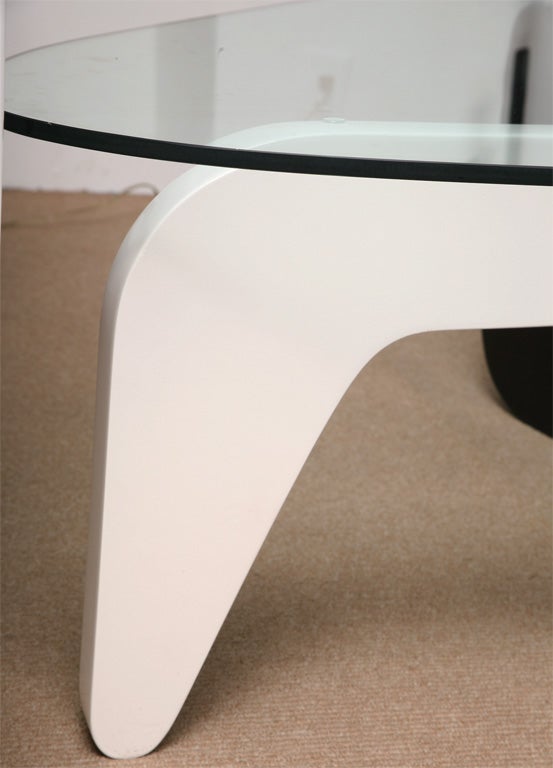Lacquered Decorator Noguchi Coffee Table For Sale 1
