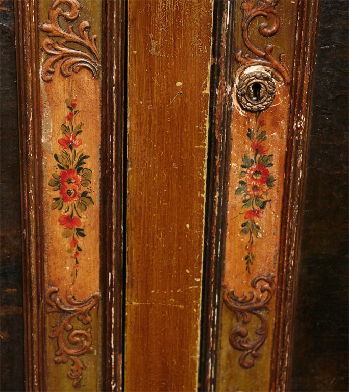 18th and 19th Century Venetian Painted Three-Door Cabinet For Sale 2