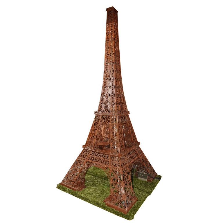 Grande maquette impressionnante de la Tour Eiffel