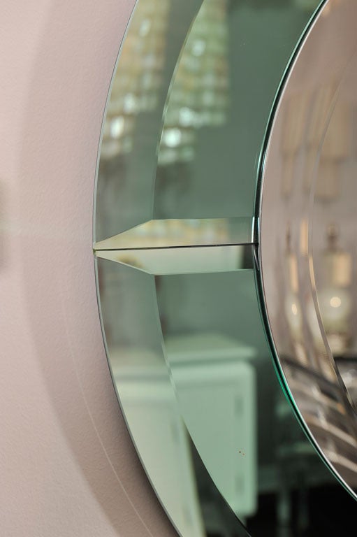 Américain Miroir rond personnalisé avec bordure en verre vert à la manière de Karl Springer en vente