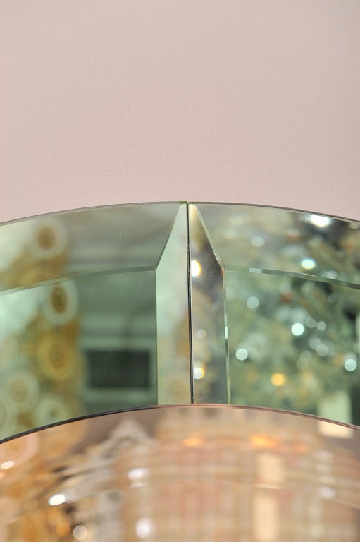 Miroir rond personnalisé avec bordure en verre vert à la manière de Karl Springer Neuf - En vente à New York, NY