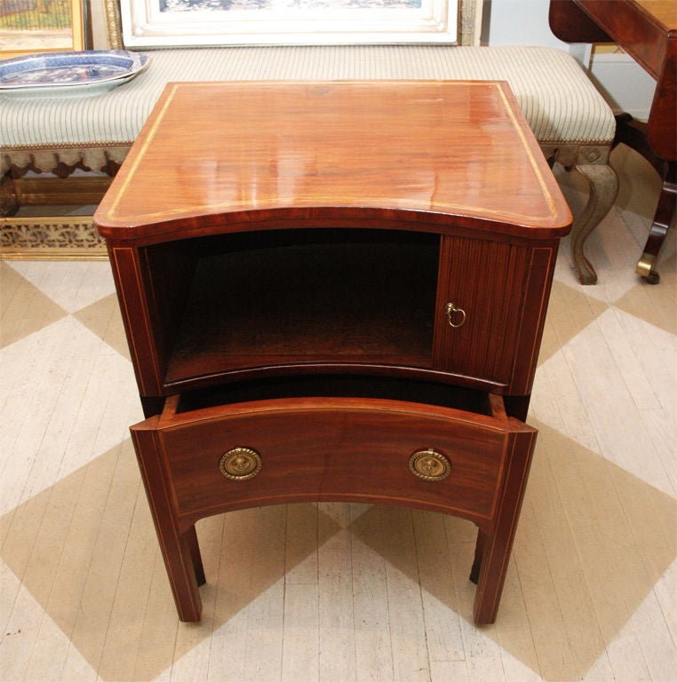 18th Century English Georgian Mahogany and Satinwood Concave Shaped End Table 3