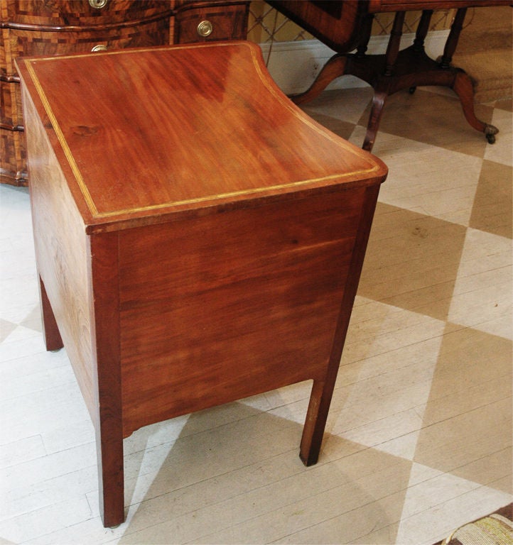 18th Century English Georgian Mahogany and Satinwood Concave Shaped End Table 6