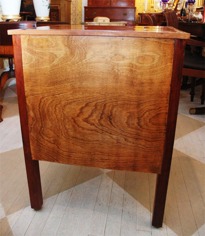 18th Century English Georgian Mahogany and Satinwood Concave Shaped End Table 7