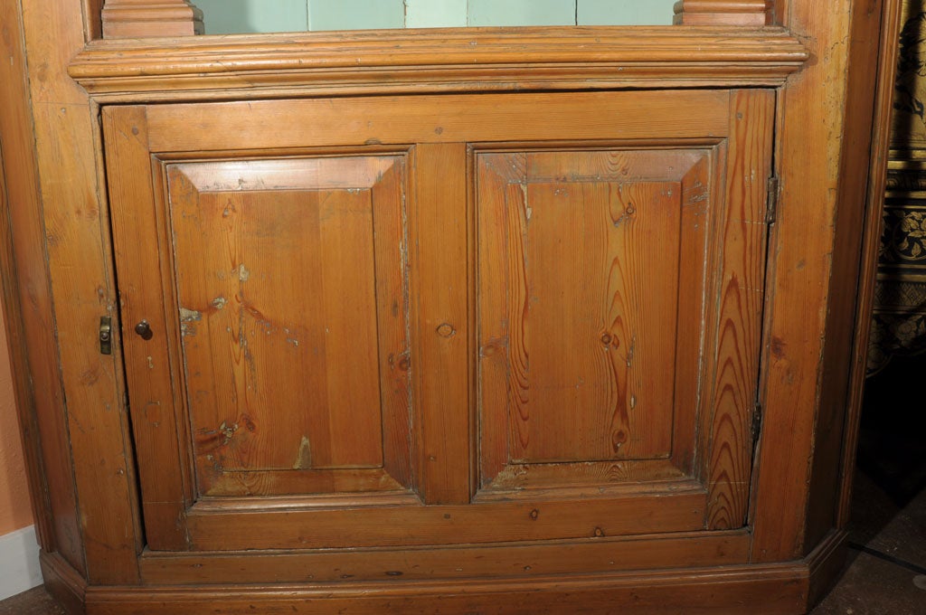 Metal English Corner Cabinet of Pine from the Georgian Era For Sale