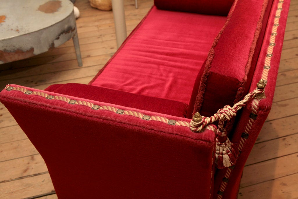 Red Knole-style plush upholstered settee 3