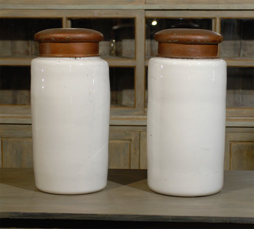 A Pair of Extra Large Apothecary Jars In Good Condition In Atlanta, GA