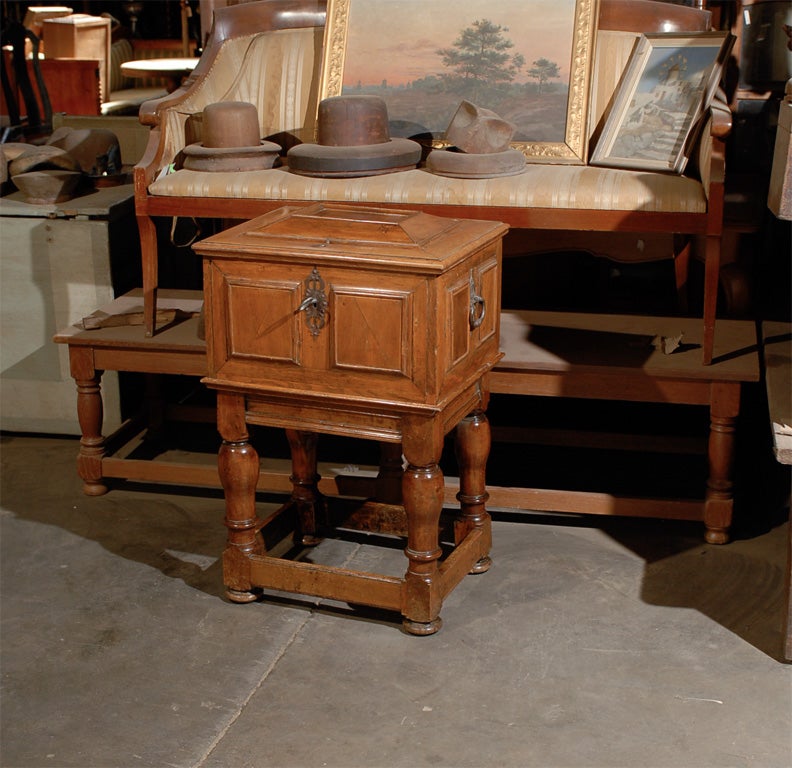 This exquisite Swedish 18th century period Baroque box on stand is unique by the quality of its carved panels as well as its two hidden drawers. All its hardware is original. The stand is antique but later made.

Like any Swedish Baroque boxes and