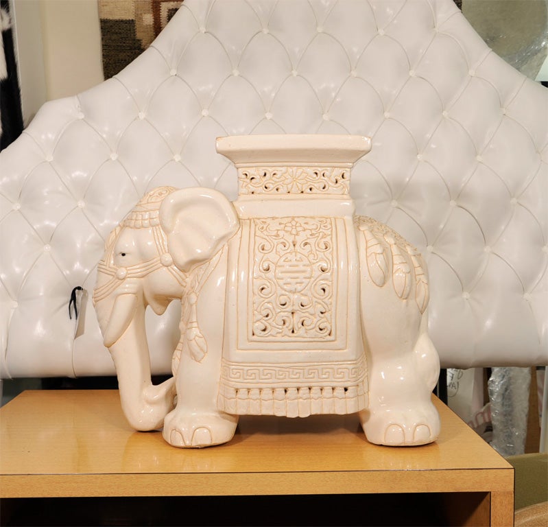 Paire d'éléphants en céramique