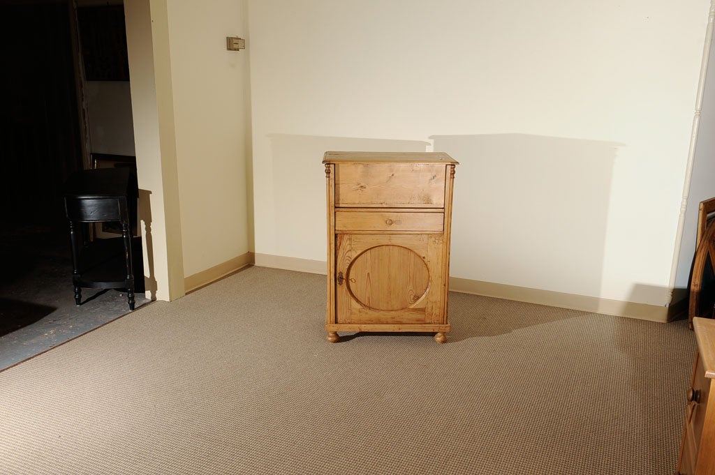Lift-top Washstand/Dry Sink