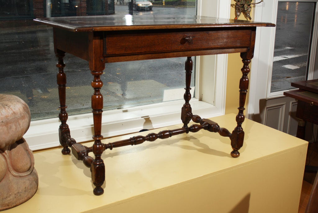 Louis XIII Table in walnut