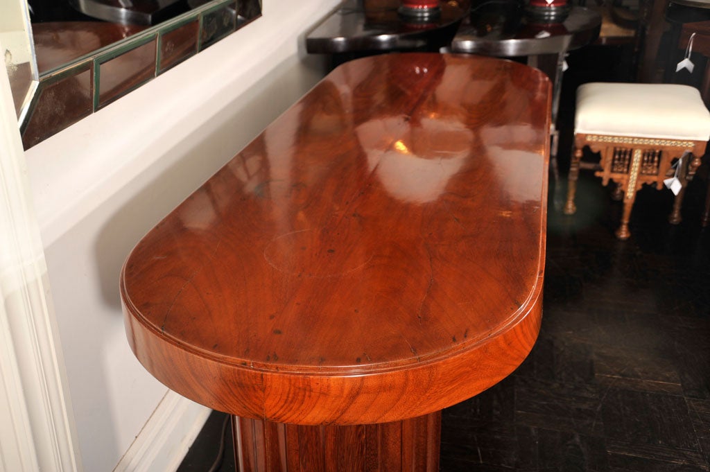 French Early 20th Century Mahogany Oval Centre Table For Sale