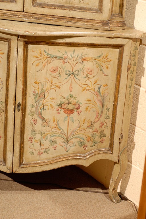 18th century Italian Painted Corner Cabinet For Sale 1