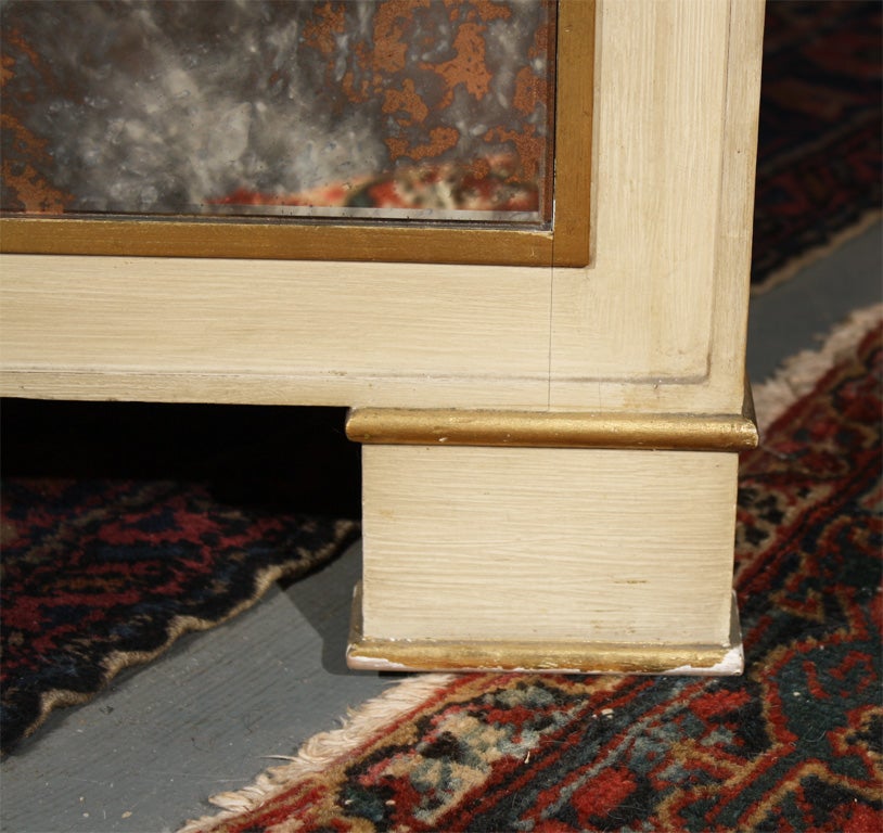 Pair of Mid-Century Nightstands In Good Condition In Stamford, CT