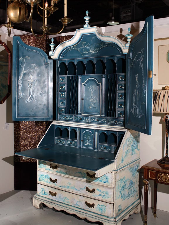 Painted Chinoiserie Style Secretary In Excellent Condition In Stamford, CT