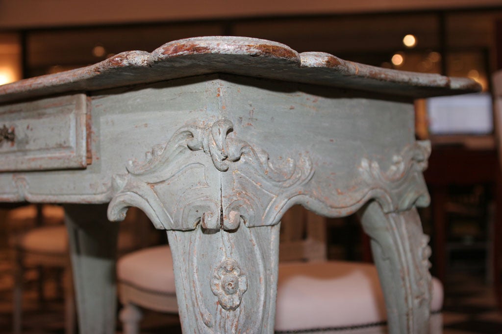 Table Blue Rococo  In Good Condition In New York, NY