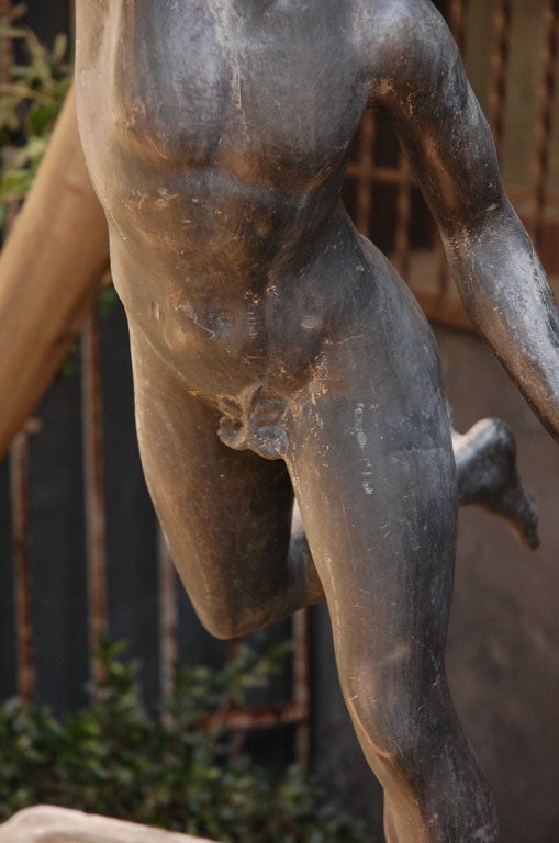 Statua francese di Mercurio in piombo su base di pietra, circa 1900 In condizioni buone in vendita a Los Angeles, CA