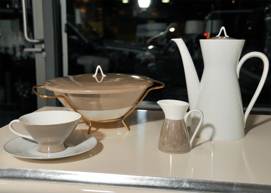 Modernist Set of Rosenthal China designed by Raymond Loewy In Excellent Condition In New York, NY