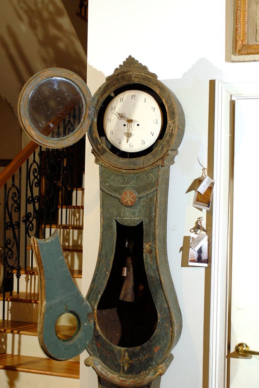 Swedish Early 19th Century Carved Wooden Mora Clock with Original Blue Paint For Sale 2