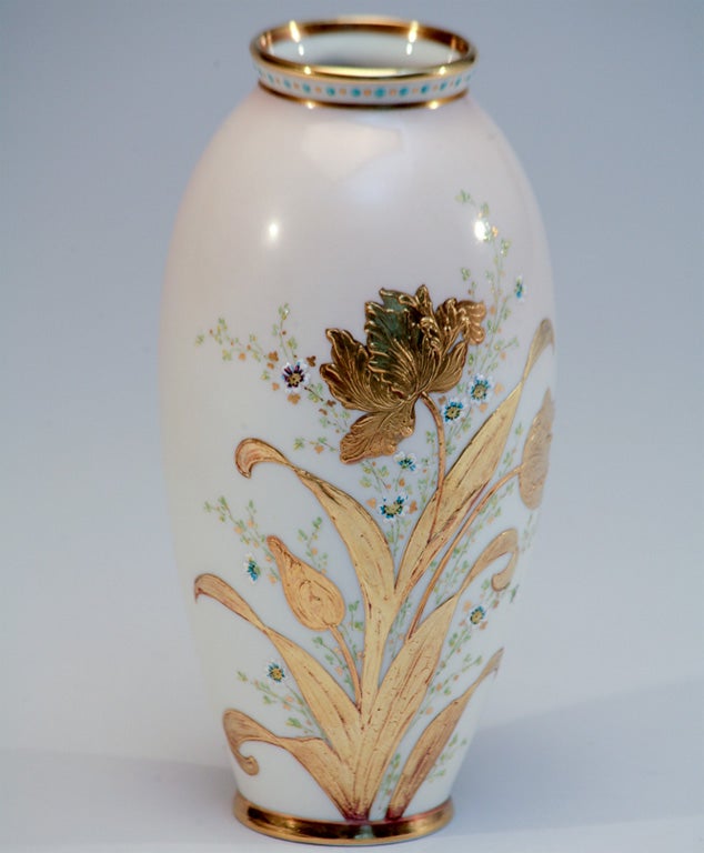 Art nouveau Vase Lenox peint à la main avec de la pâte d'or en relief et des tulipes, CAC/ Ceramic Art Company en vente