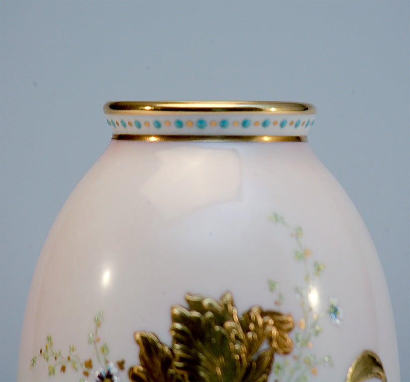 XIXe siècle Vase Lenox peint à la main avec de la pâte d'or en relief et des tulipes, CAC/ Ceramic Art Company en vente