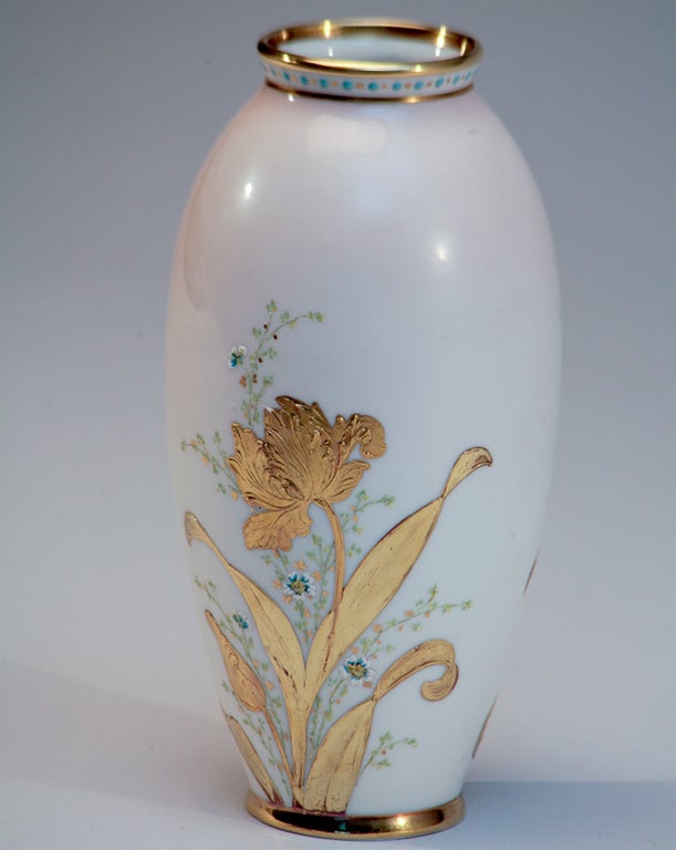 CAC/ Ceramic Art Company Lenox Hand-Painted Vase with Raised Paste Gold Tulips In Excellent Condition For Sale In Great Barrington, MA