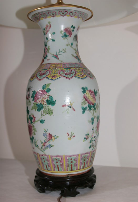 A FAMILLE ROSE PORCELAIN LAMP. CHINESE, C. 1925 1