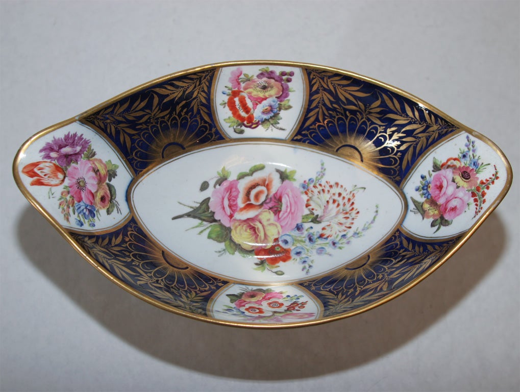 A PORCELAIN CENTERPIECE.  ENGLISH, CIRCA 1830