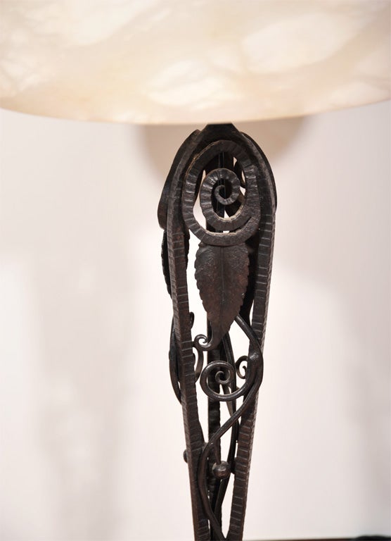 Français Lampe de table Art Déco par Edgar Brandt en vente