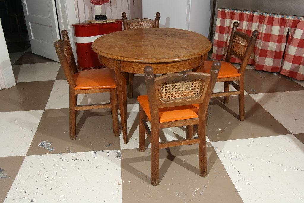 French "Goldilocks" Table and Chairs