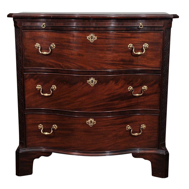18th Century Mahogany Serpentine Chest of Drawers For Sale