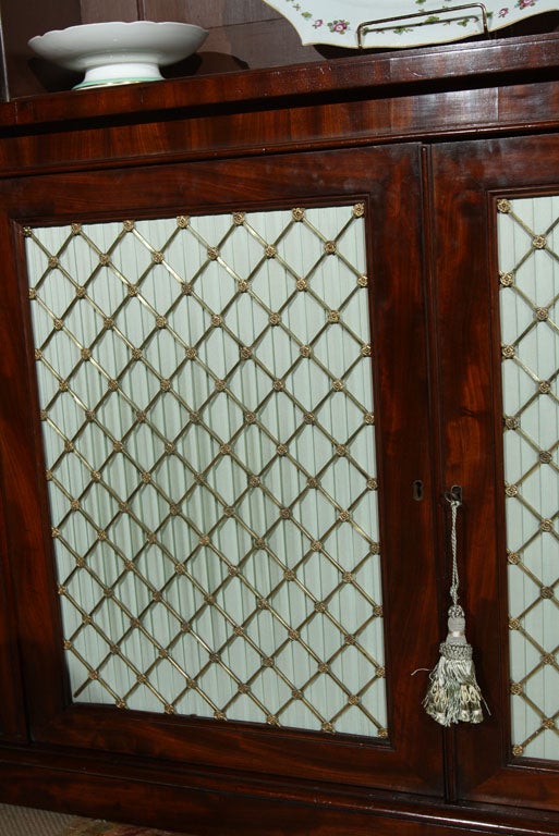 English Mahogany Bookcases In Good Condition For Sale In Stamford, CT