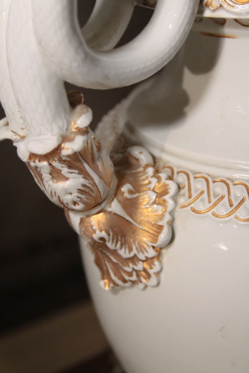 19th Century Meissen Porcelain Snake Handled Lamp For Sale 3