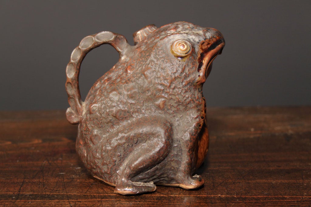Japanese Ceramic Frog Teapot For Sale 1