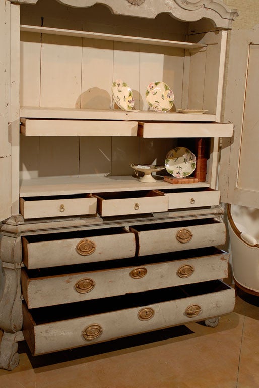 Dutch Rococo 1790s Painted Linen Press with Carved Crest, Doors and Bombé Chest 1