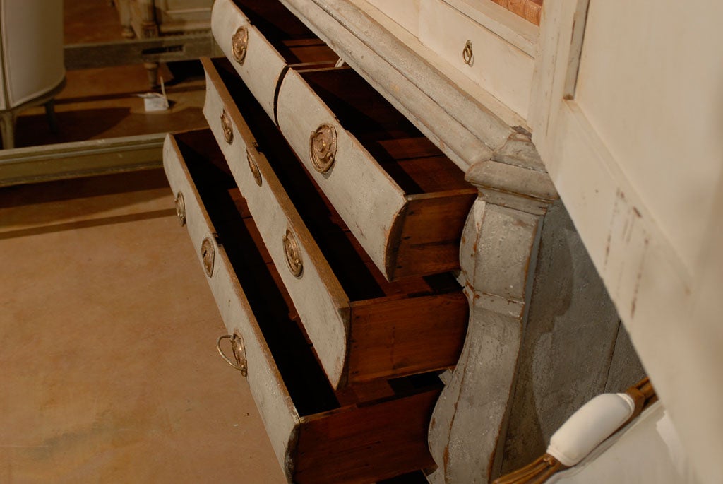 Dutch Rococo 1790s Painted Linen Press with Carved Crest, Doors and Bombé Chest 2