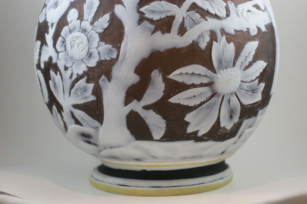 Important Thomas Webb & Sons Cameo Glass vase For Sale 3