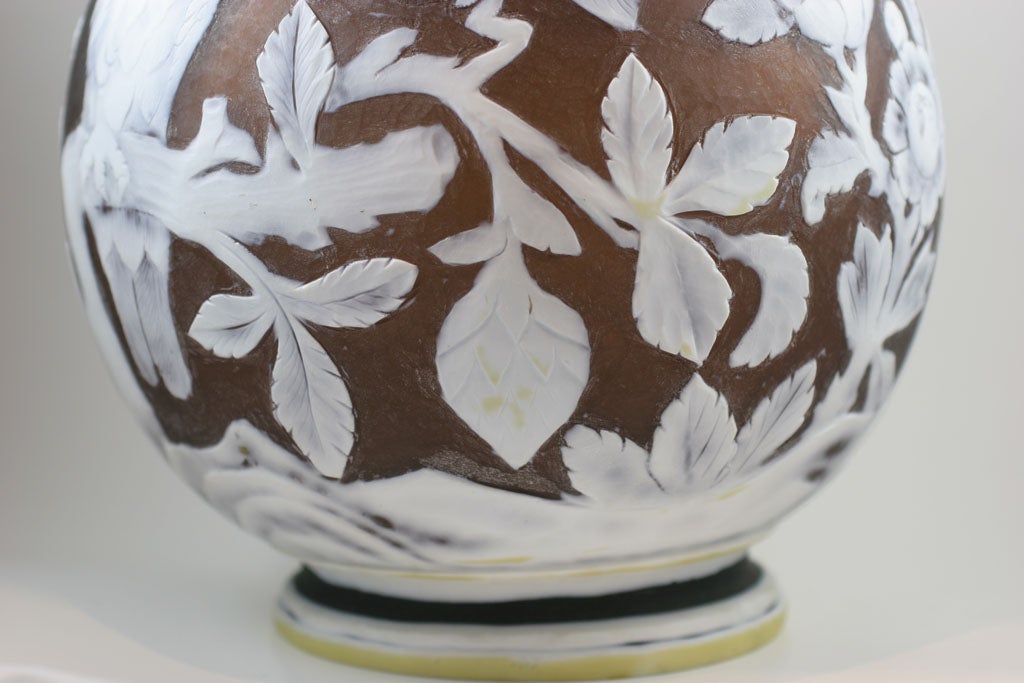Important Thomas Webb & Sons Cameo Glass vase For Sale 4