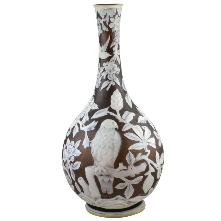 Important Thomas Webb & Sons Cameo Glass vase For Sale