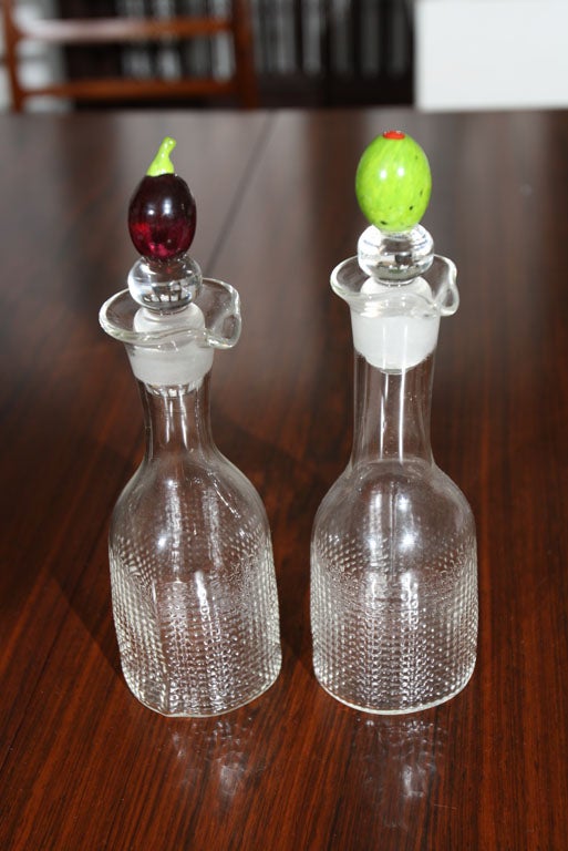 Black and Green Olive Handblown and signed  Cruet Set In Excellent Condition For Sale In Scarsdale, NY