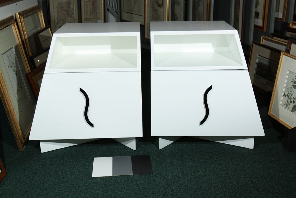 Pair 'Maddesign" Nightstands