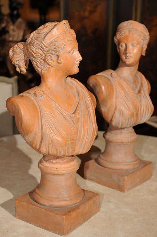 A Pair Of 19th Century Terracotta Statues For Sale 4