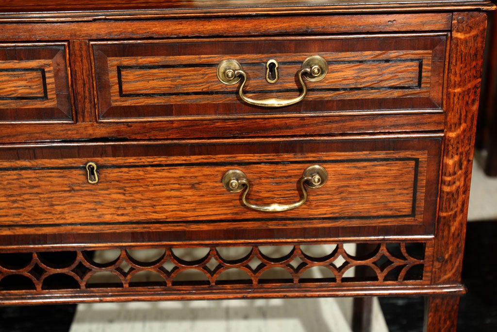 Irish Inlaid Lowboy in Quartersawn Oak In Excellent Condition For Sale In Woodbury, CT