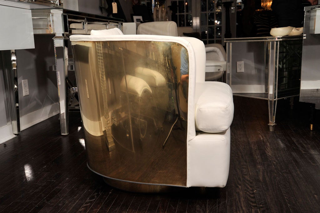 SINGLE MILO BAUGHMAN SWIVEL CHAIR WITH BRASS BACK In Excellent Condition In New York, NY