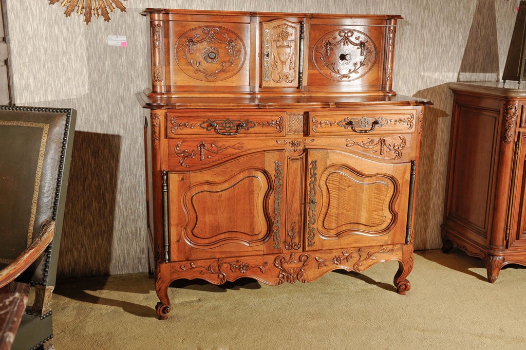 Louis XV style walnut buffet-glissant